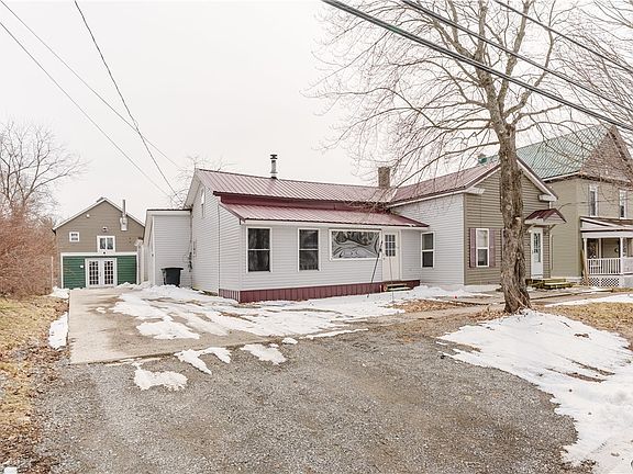 2nd image of 207 Riverside Ave