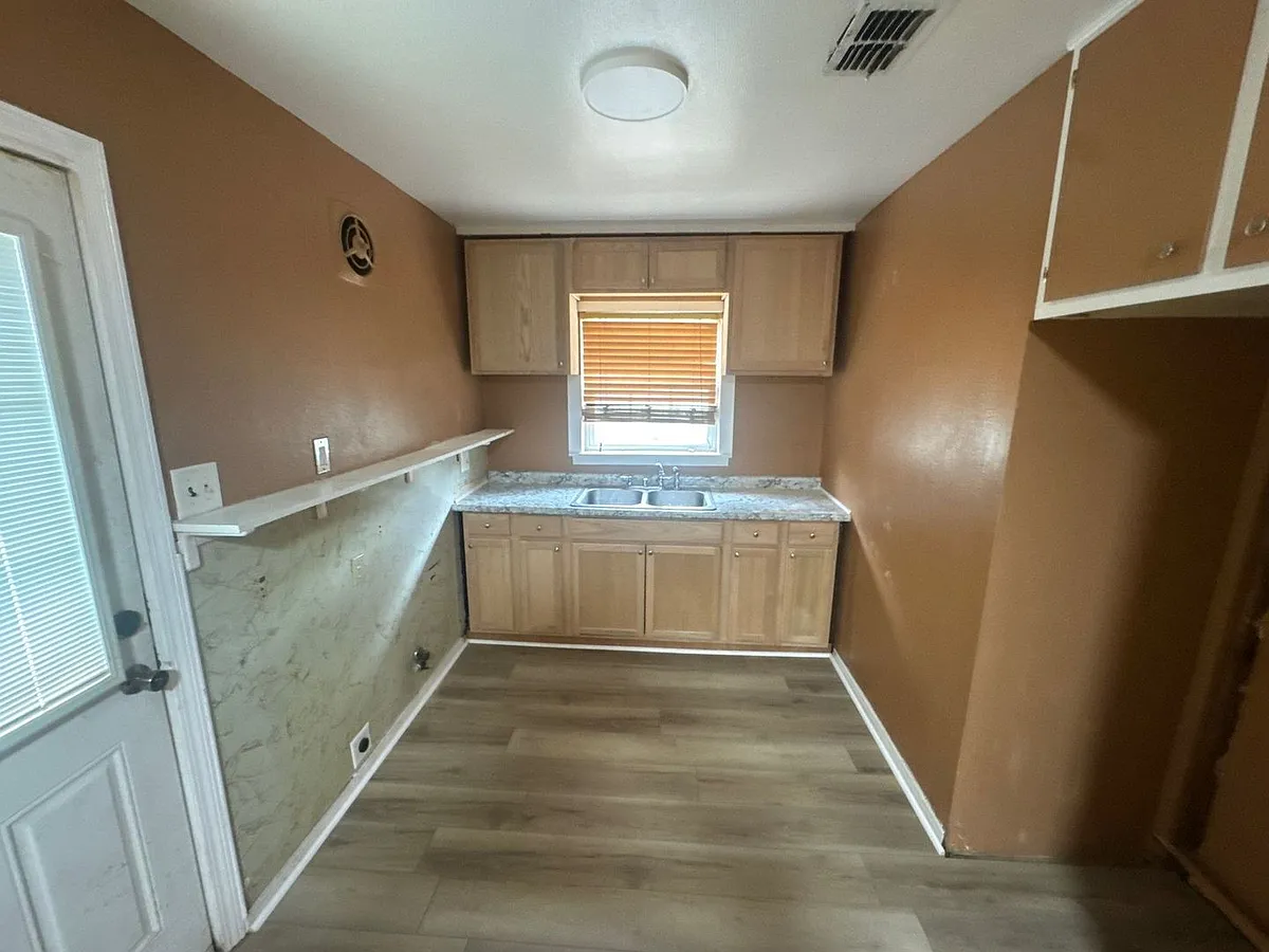 Building Photo - 1525 Orchard Dr W