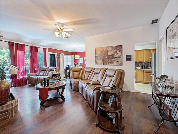 3rd image of 1413 Mockingbird Ln