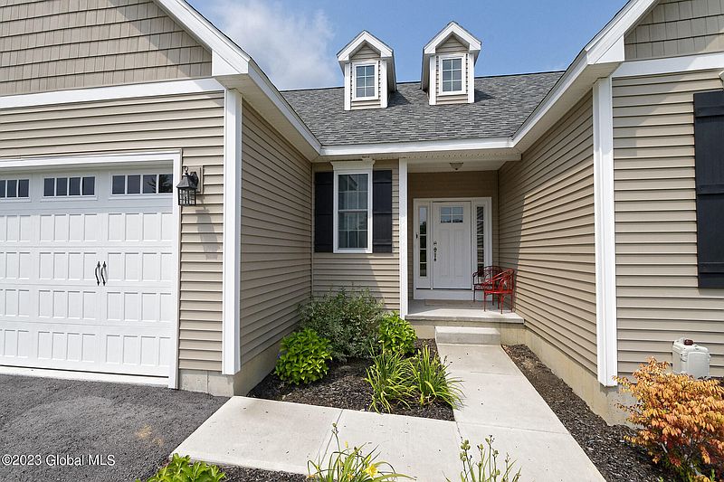 2nd image of 56 Huntington Way
