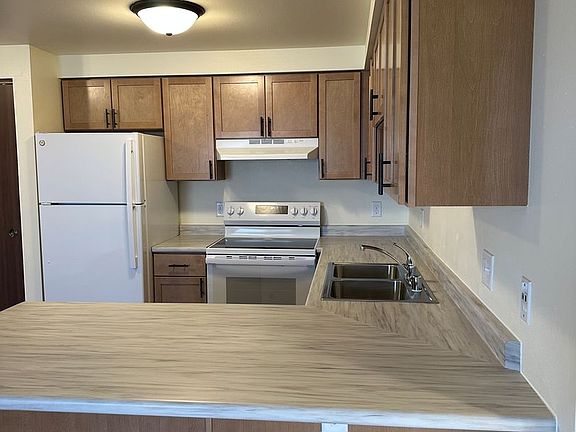 3rd image of 2531-2557 W Waukau Ave #107