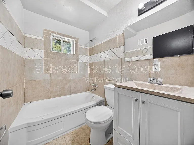 10027 Lilac Ave — Photo 11