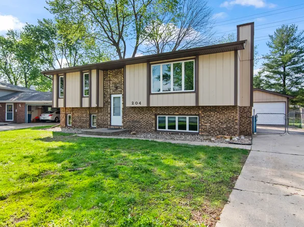 204 Saxon Dr, Springfield, IL 62704