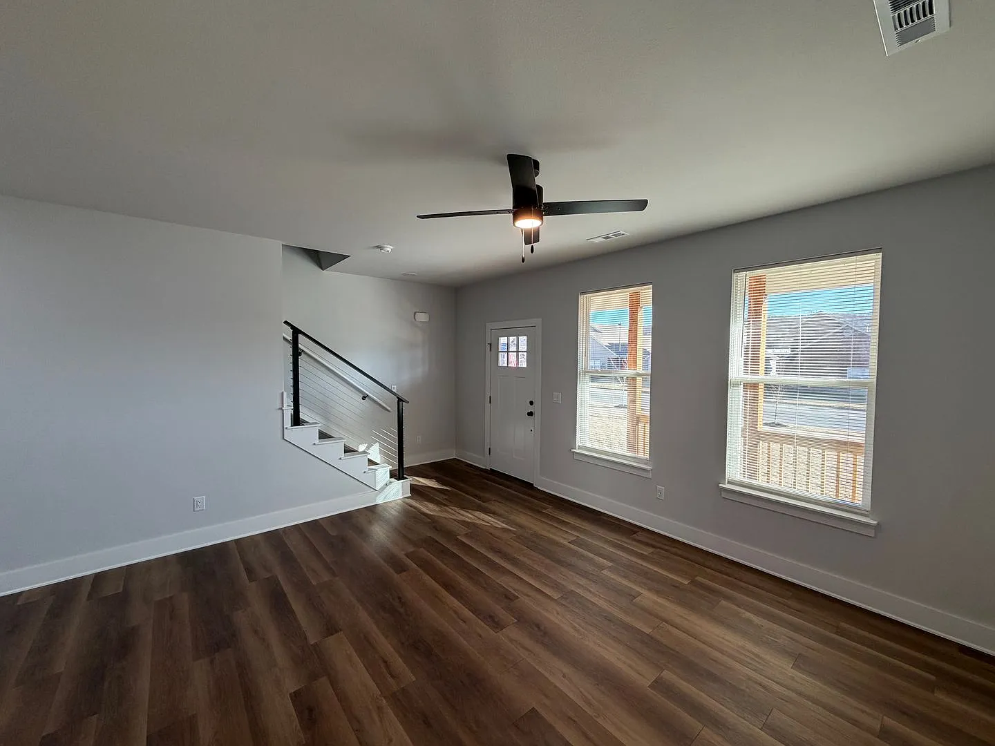 1043 Laramie — Photo 2