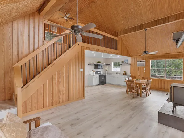161 White Oak Cir, Pointblank, TX 77364
