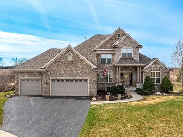 456 Old Orchard Ln, Poplar Grove, IL 61065