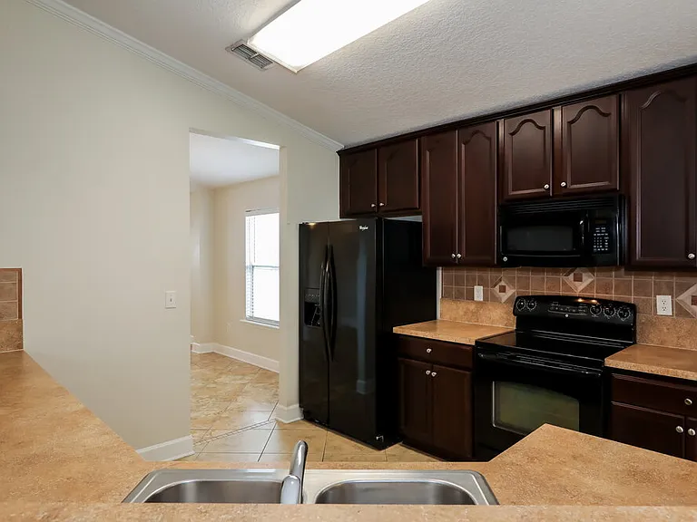 2732 Woodsdale Dr — Photo 7