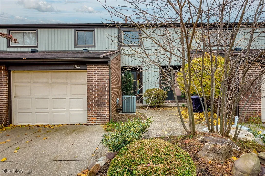 184 Saint Clair Dr photo 1
