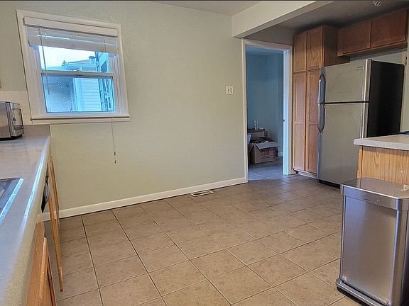 Kitchen
1.Oven with stove
2. Fridge
3. Microwave
4.Dishwasher