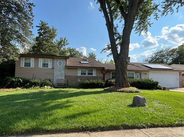 11 W Palatine Rd, Prospect Heights, IL 60070