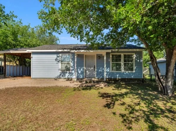 6261 River Oaks Dr, Kingsland, TX 78639