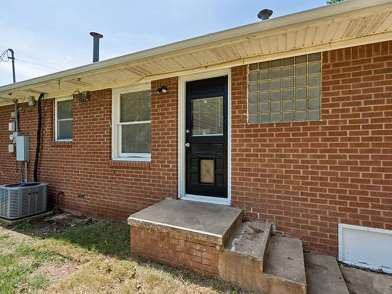 1603 Carlisle Ct — Photo 25