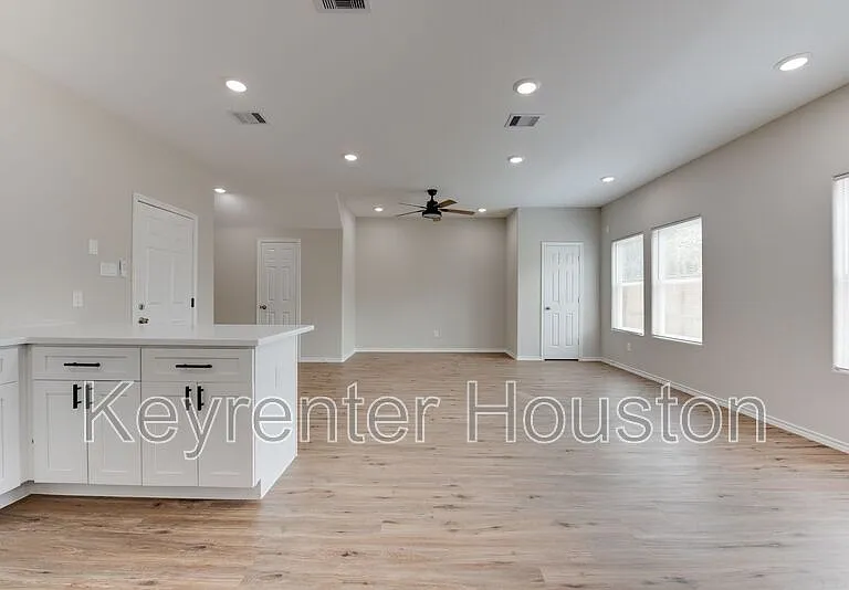 8203 Woodlyn Rd #C — Photo 39