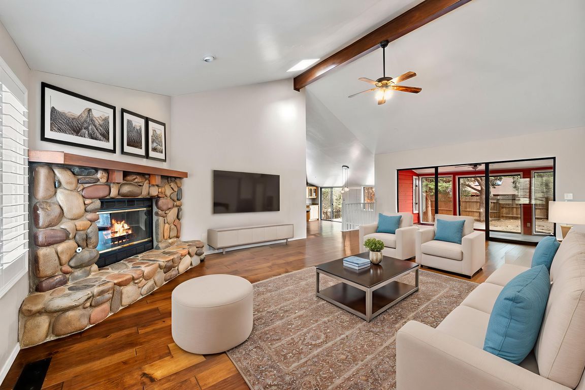8-Living Room (3) VS