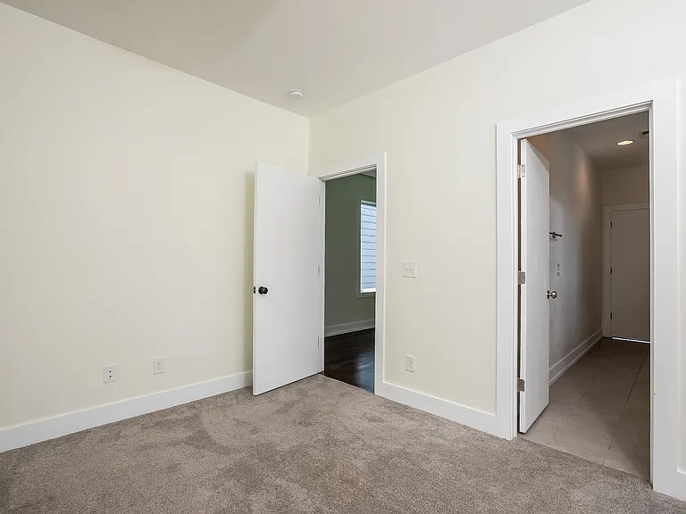 2123B Burns St — Photo 20