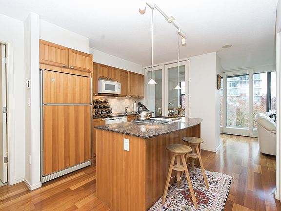 3rd image of 1723 Alberni St #307