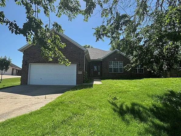 1021 Clayton Rd, Cave Springs, AR 72718