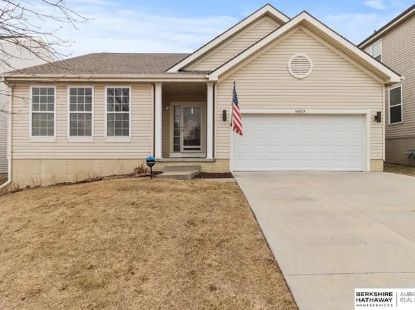 14859 Young St, Bennington, NE 68007