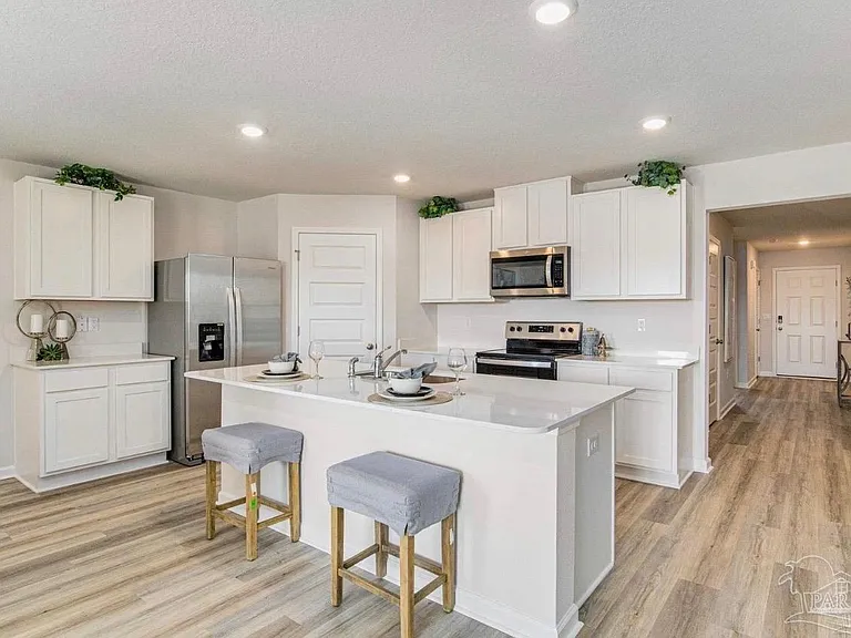2107 Sandhill St — Photo 4