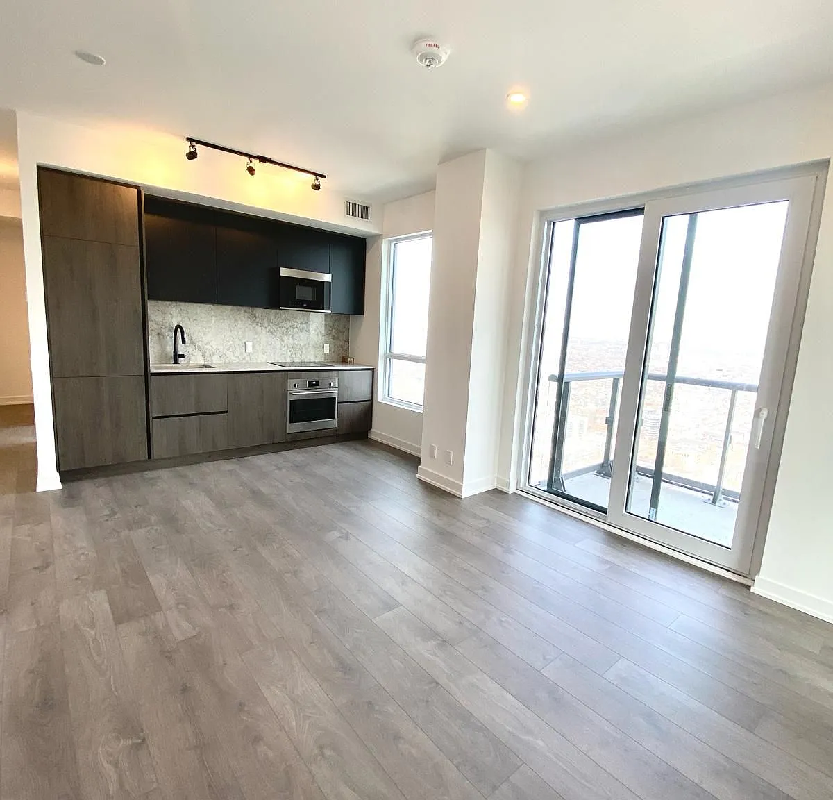 3 bed, $3,900 — Photo 2