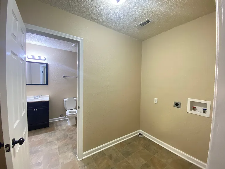 2115 S Pine St #B — Photo 7