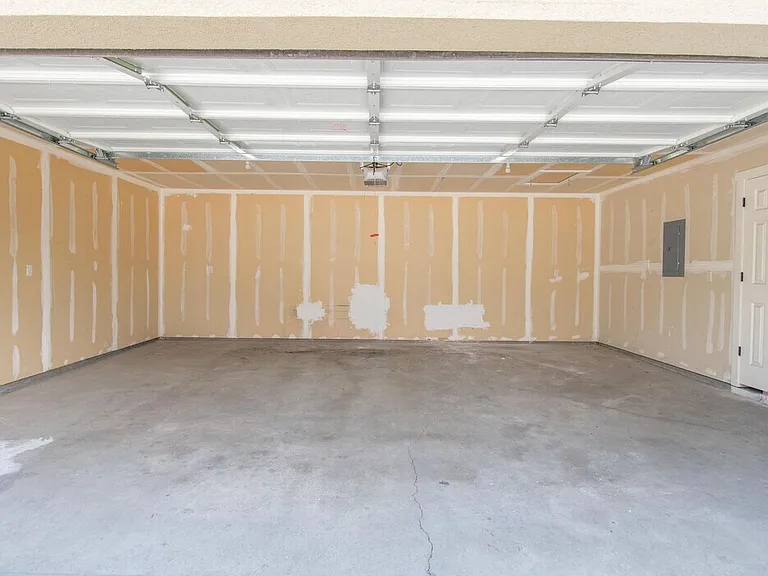 View of an empty congruent garage.