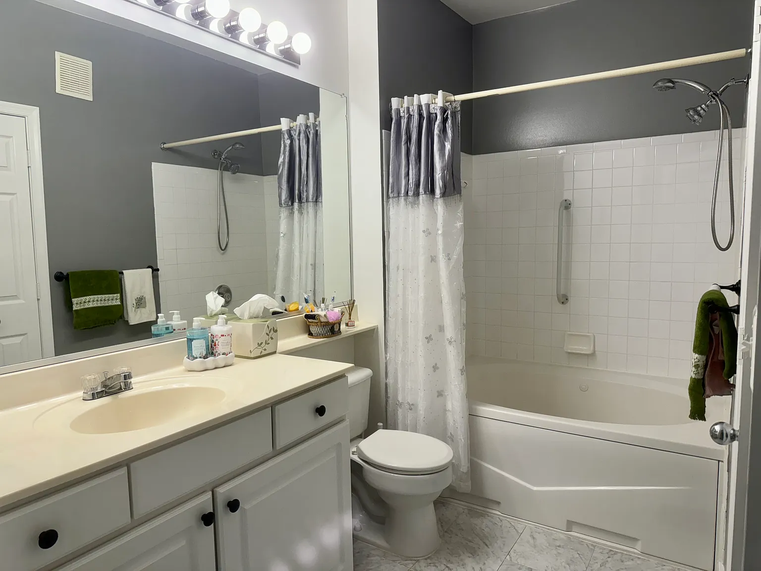 APT in MC — Photo 3