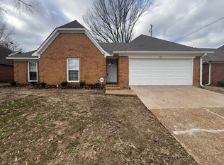 1303 Creeks Edge Dr, Cordova, TN 38016
