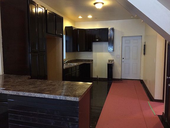 3rd image of 824 N Keeler Ave