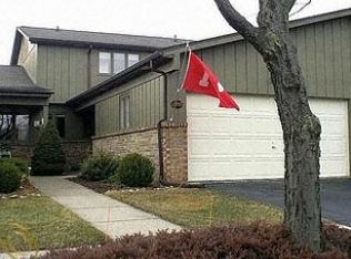 12405 Pinecrest Dr, Plymouth, MI 48170