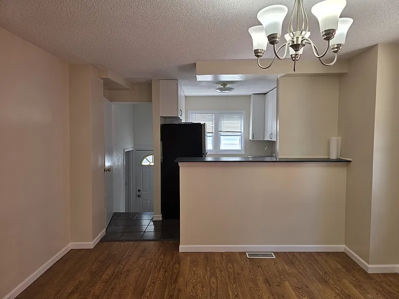 4 bed, 2.0 bath, 1538 sqft, $2,200 — Photo 2