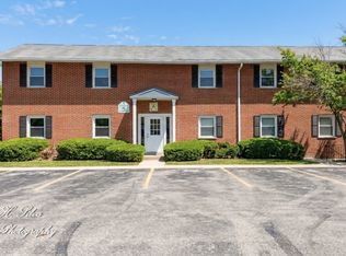 5 Arrowhead Dr APT 36, Algonquin, IL 60102
