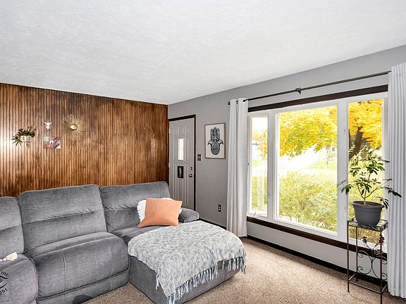 2nd image of 103 Oriole Ct