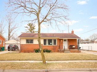 371 Highland Dr, Saline, MI 48176