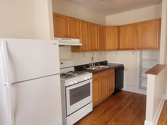 3rd image of 1717 W North Shore Ave APT 3C