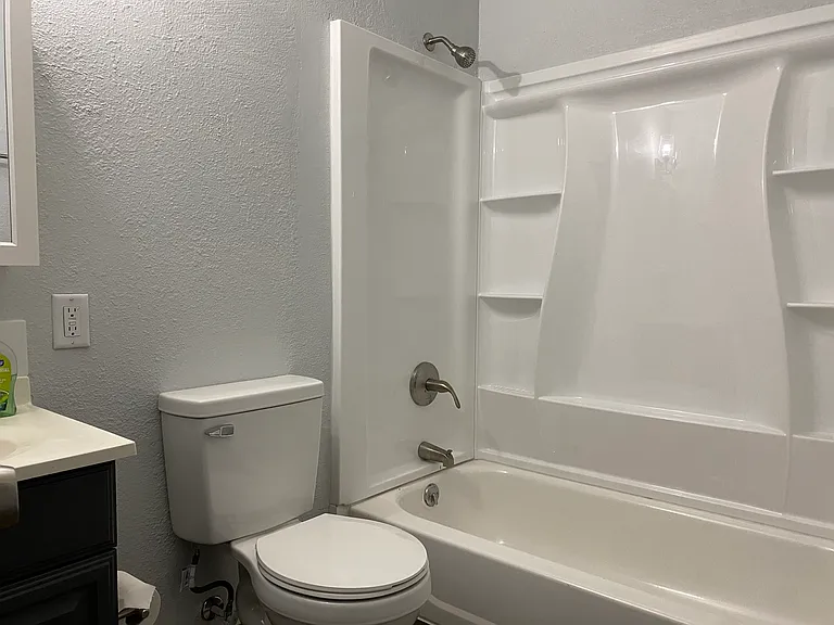2302 S Saint Clair Ave — Photo 23