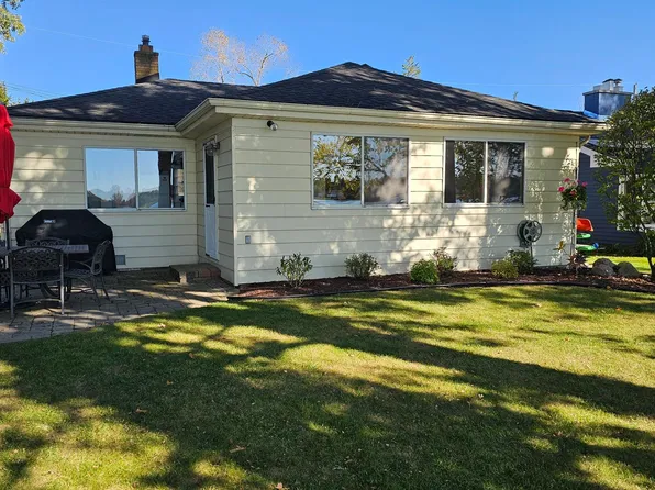 9940 Bluewater Dr, Pinckney, MI 48169