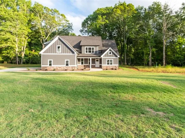 1016 Riverstone Dr, Social Circle, GA 30025