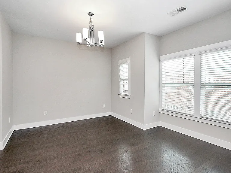 1420 W 4th St — Photo 7
