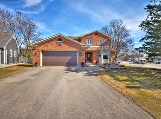 28 Dixon Cres, Welland, ON L3C6P4
