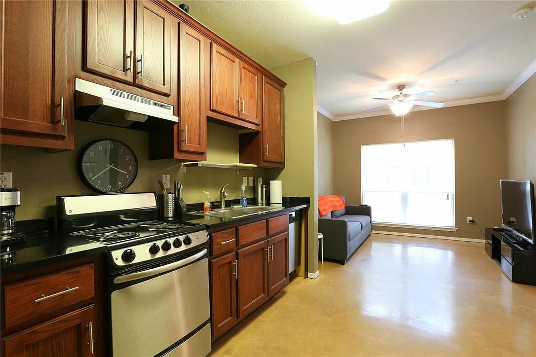 1 bed, 1.0 bath, 465 sqft, $1,400 — Photo 1