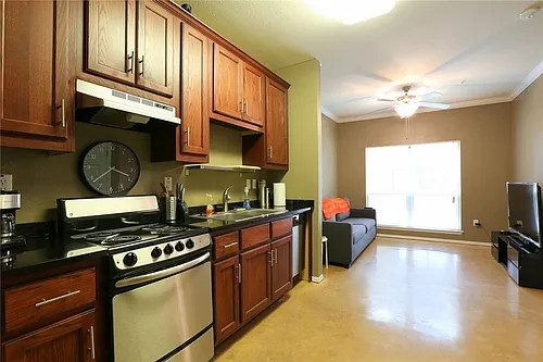 910 W 25th St #502 Photo 1