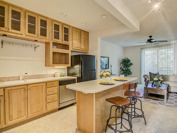 5th image of 412 Harriet Ln
