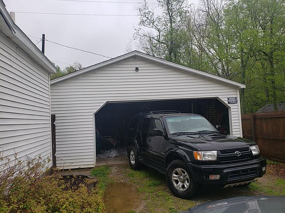 Detached 2 car garage