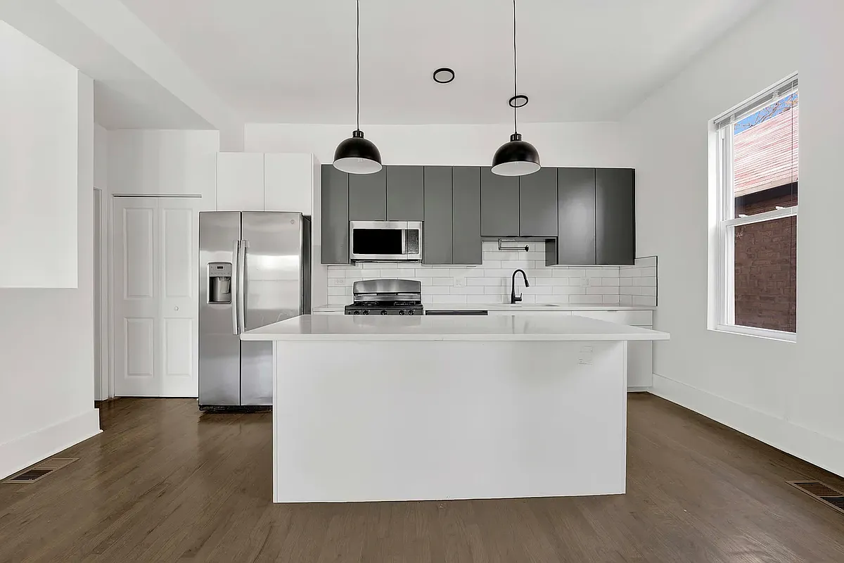 Building Photo - 1813 W 21st St #1R
