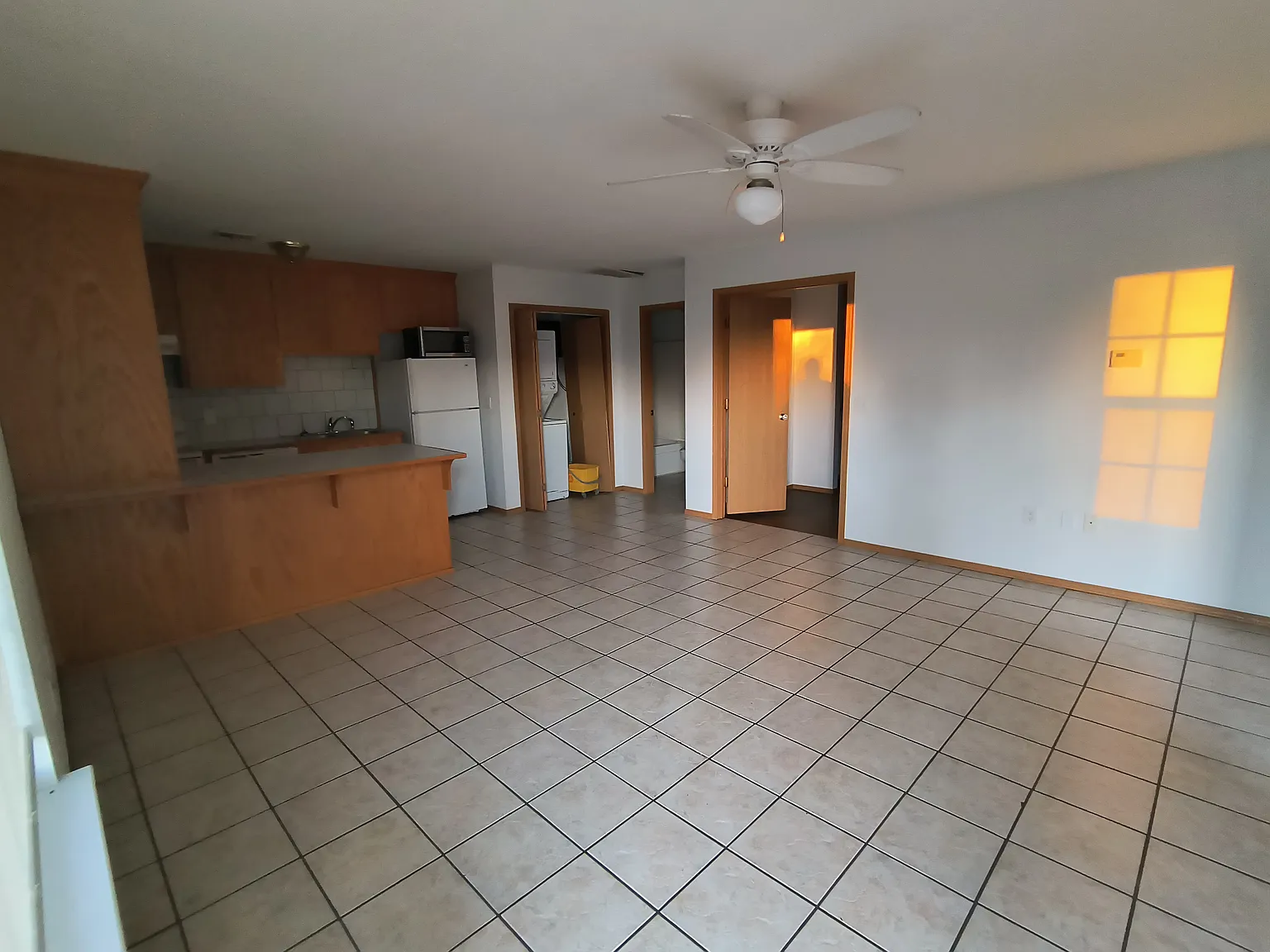 3 bed, 900 sqft, $900 — Photo 4