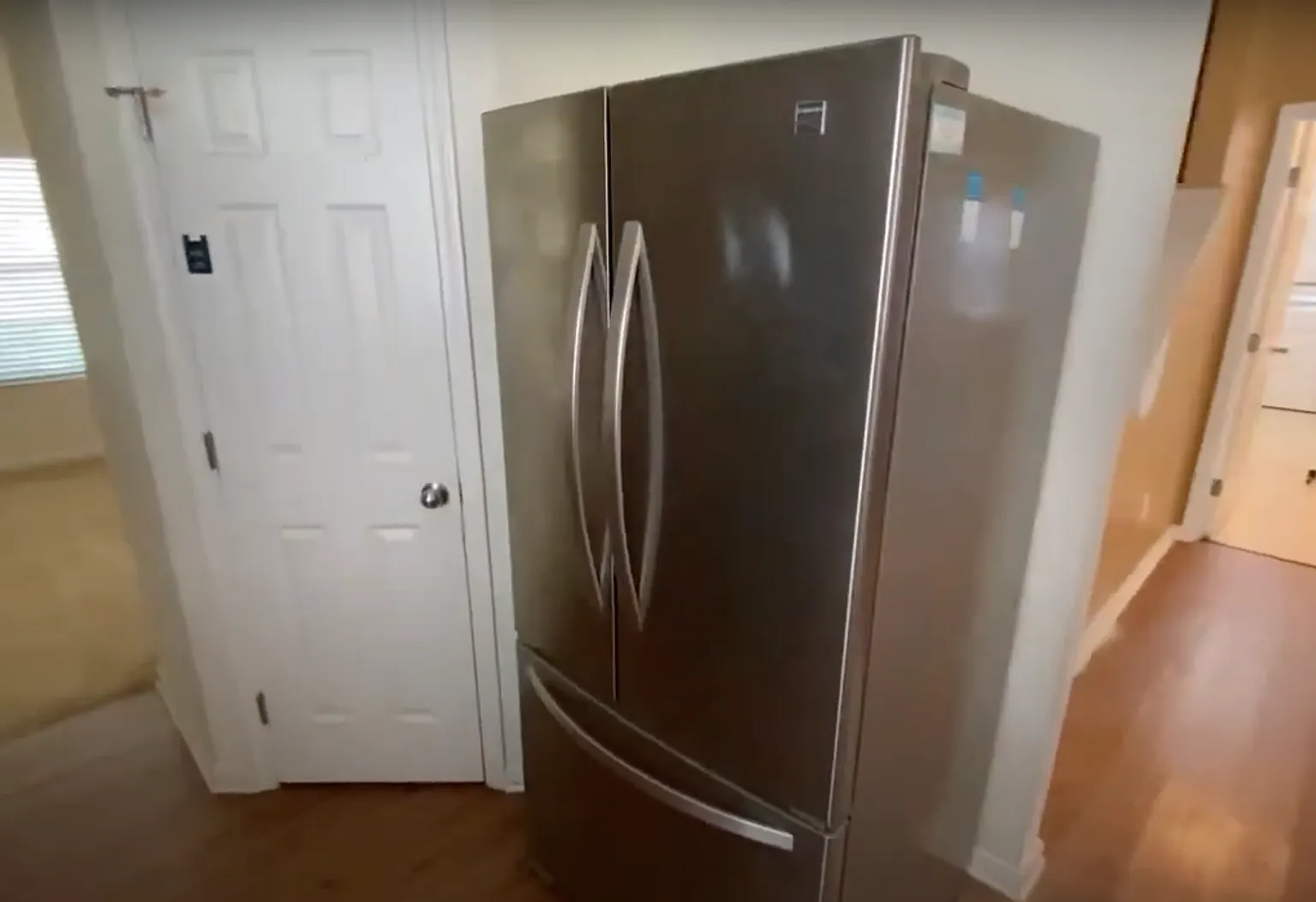 Room in 5 Bedroom Home at Genlee Dr — Photo 2