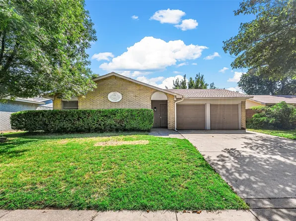 6817 McCoy Dr, Watauga, TX 76148