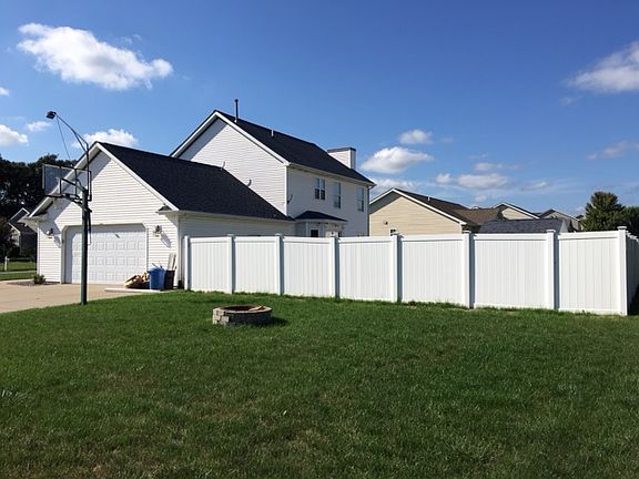 3rd image of 8298 Goldfinch Dr