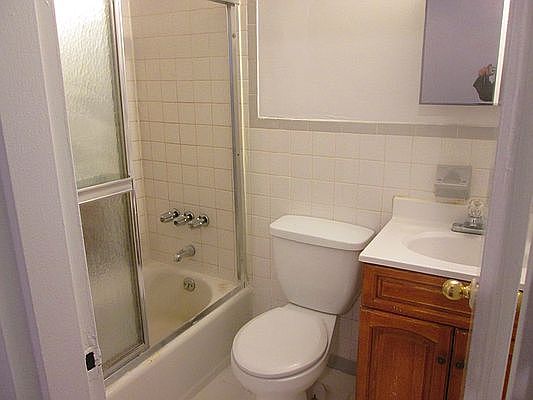 5th image of 1625 Lexington Ave #3C
